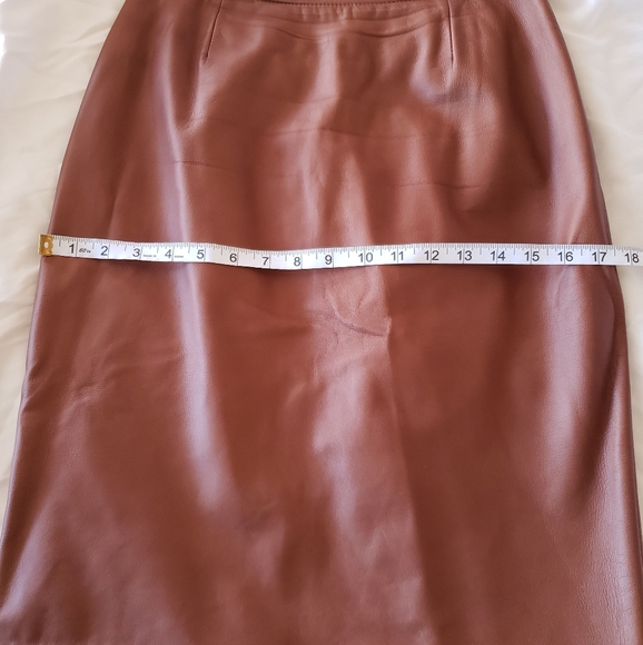 Danier leather skirt - Picture 7 of 7